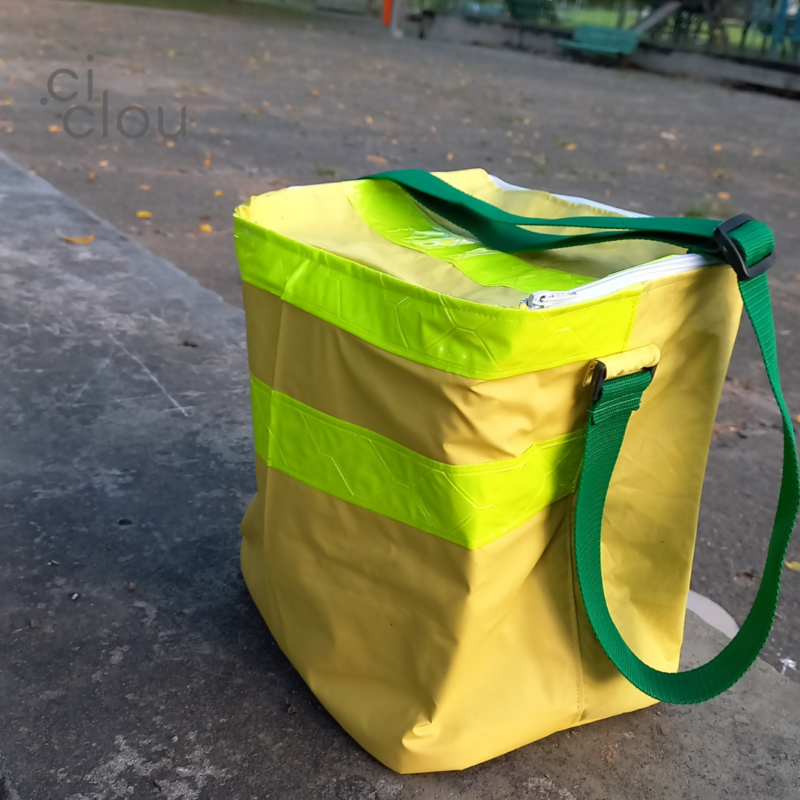 bag lateral feita de reciclagem de uniforme da Freewet
